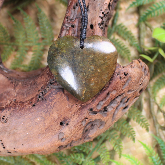 Rimu Pounamu Heart Pendant - NZ Greenstone