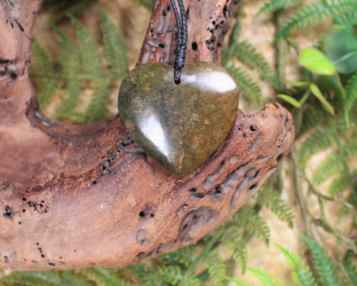 Rimu Pounamu Heart Pendant - NZ Greenstone