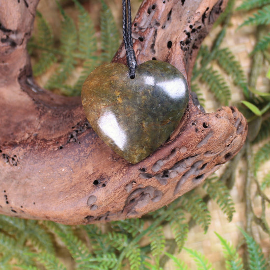 Rimu Pounamu Heart Pendant - NZ Greenstone