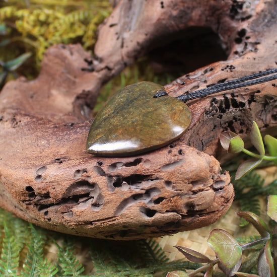 Rimu Pounamu Heart Pendant - NZ Greenstone