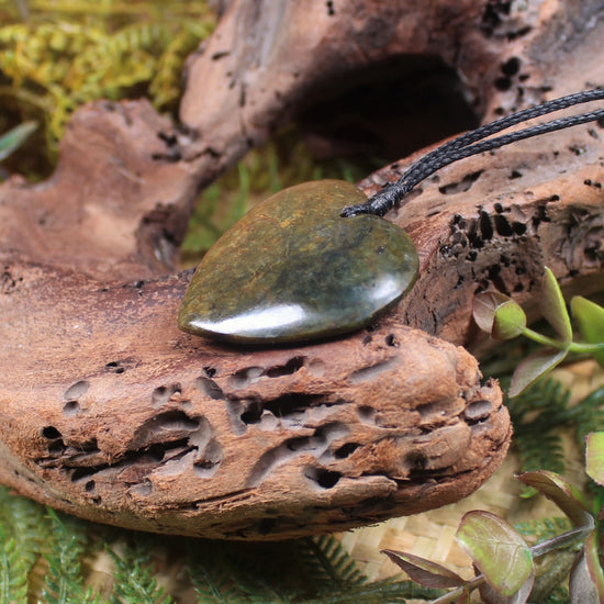 Rimu Pounamu Heart Pendant - NZ Greenstone