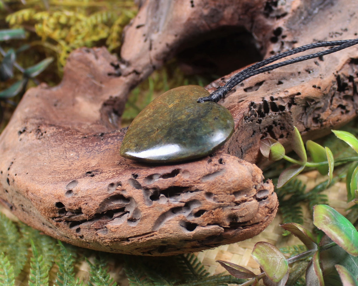 Rimu Pounamu Heart Pendant - NZ Greenstone