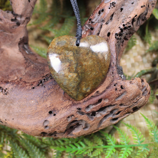 Rimu Pounamu Heart Pendant - NZ Greenstone