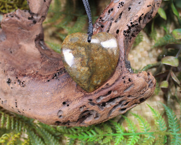 Rimu Pounamu Heart Pendant - NZ Greenstone