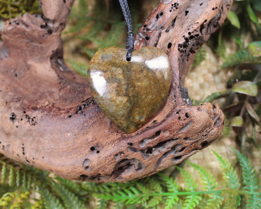 Rimu Pounamu Heart Pendant - NZ Greenstone