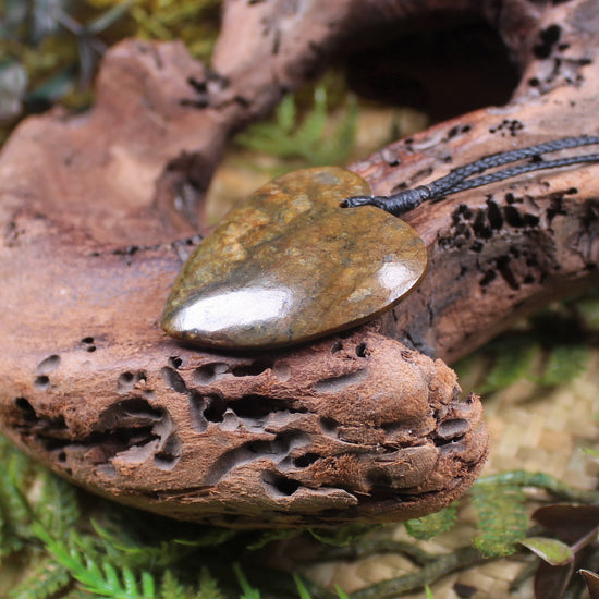Rimu Pounamu Heart Pendant - NZ Greenstone
