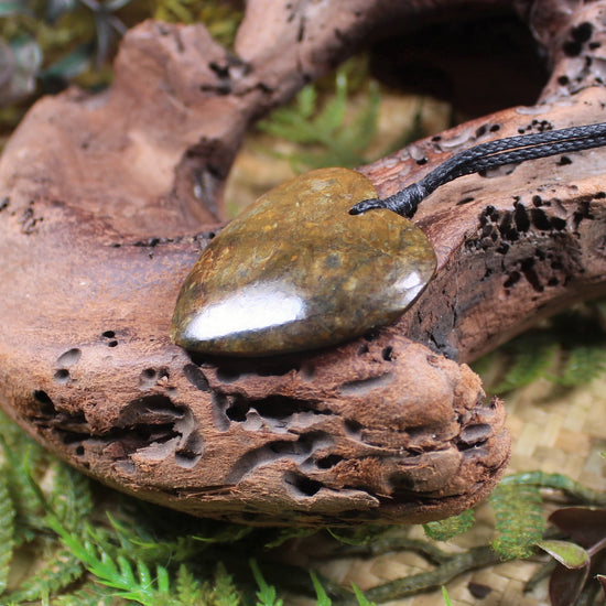 Rimu Pounamu Heart Pendant - NZ Greenstone