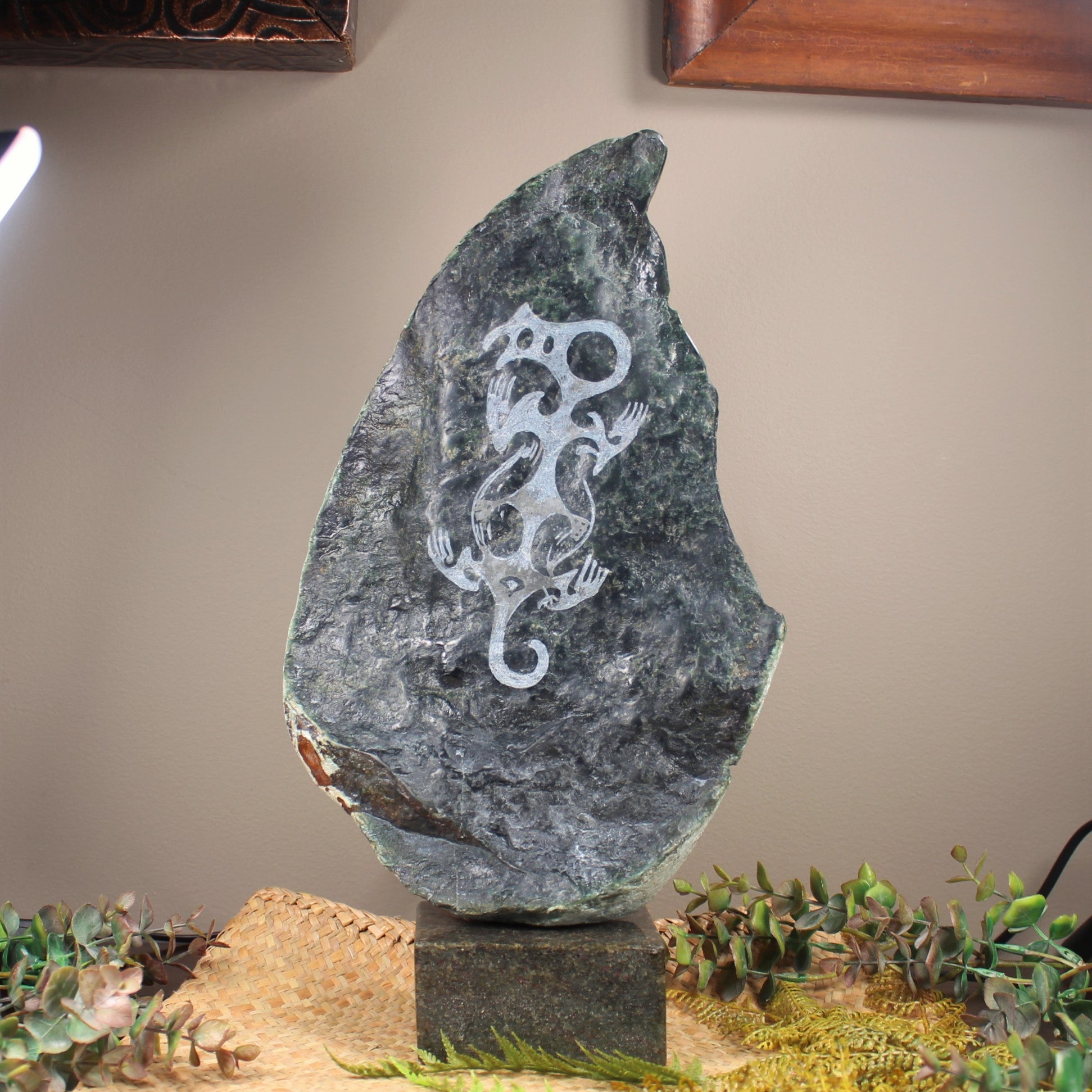 Serpentine Pounamu Sculpture - NZ Greenstone