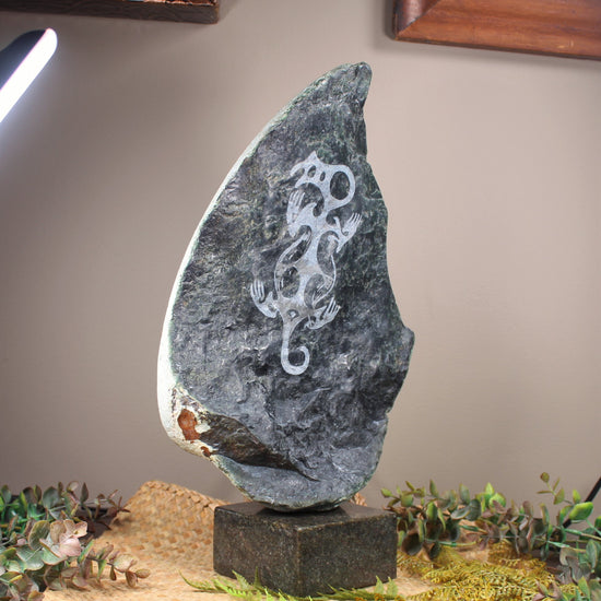 Serpentine Pounamu Sculpture - NZ Greenstone