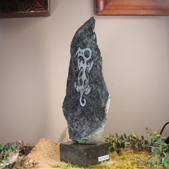 Serpentine Pounamu Sculpture - NZ Greenstone