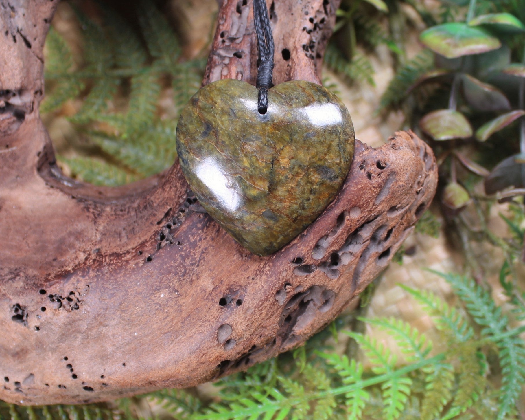 Rimu Pounamu Heart Pendant - NZ Greenstone