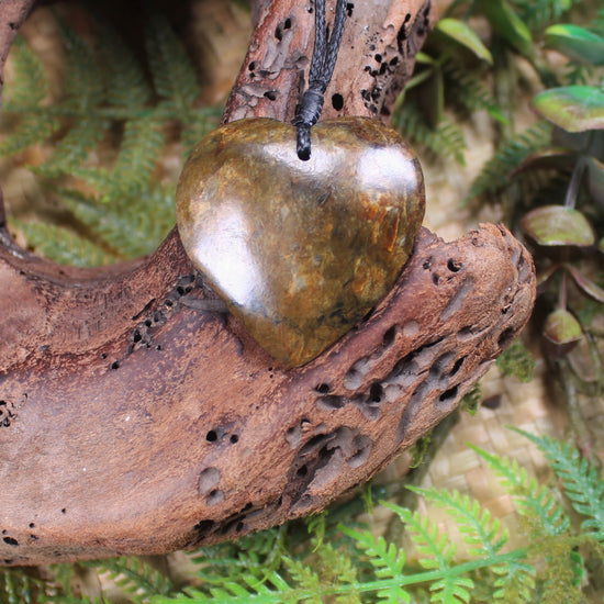 Rimu Pounamu Heart Pendant - NZ Greenstone