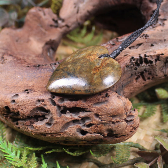 Rimu Pounamu Heart Pendant - NZ Greenstone