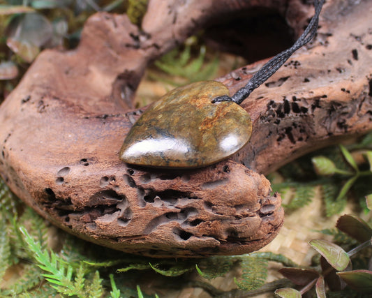 Rimu Pounamu Heart Pendant - NZ Greenstone