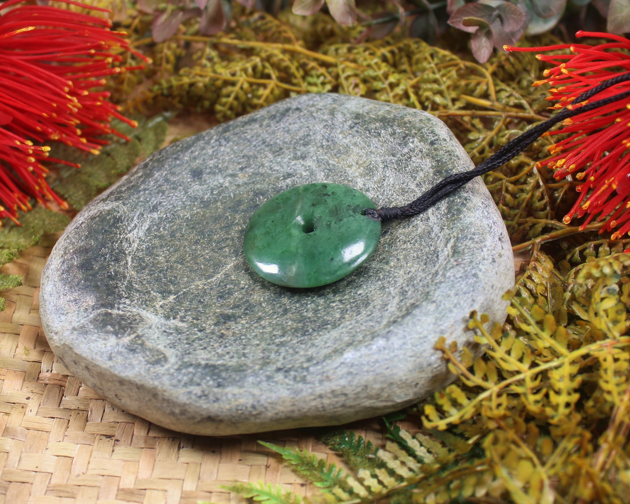 NZ GREENSTONE MEDIUM KORU PENDANT (J583) HAPOPO POUNAMU – Greenstone Shop