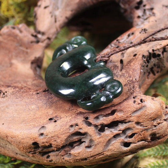 Pekapeka Pendant carved from Kawakawa Pounamu - NZ Greenstone