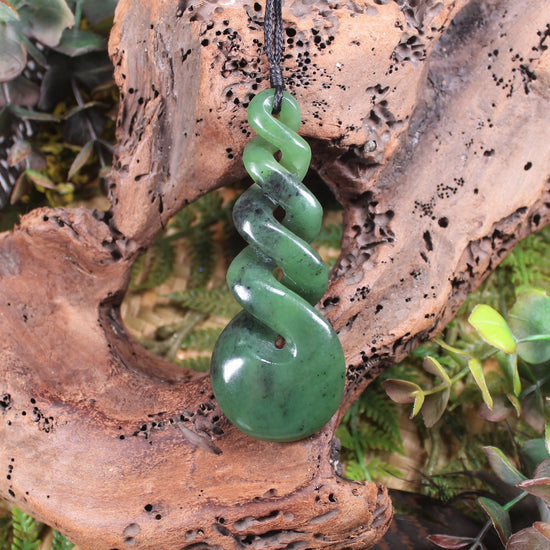 Twist or Pikorua carved from Hapopo Pounamu - NZ Greenstone