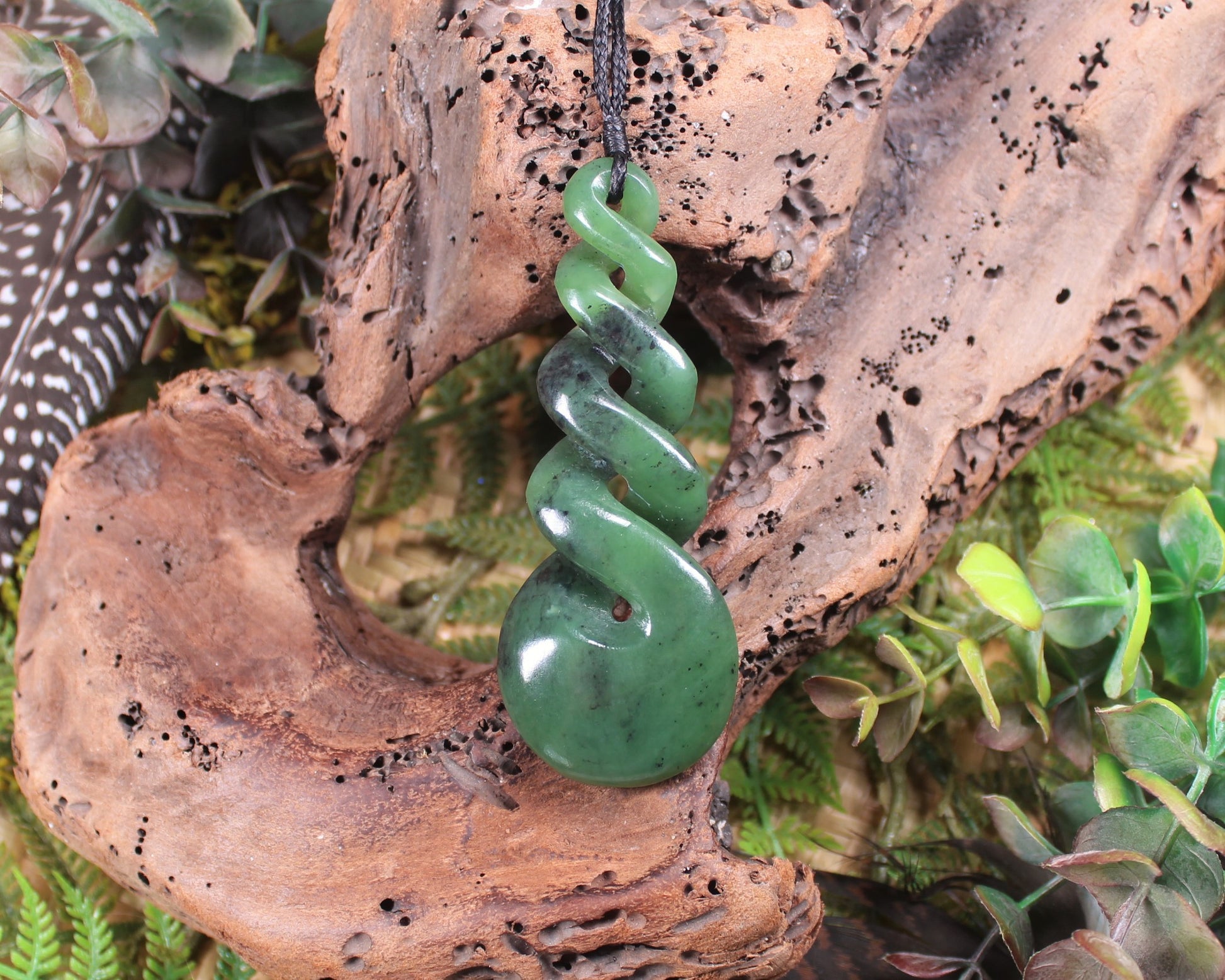 Twist or Pikorua carved from Hapopo Pounamu - NZ Greenstone