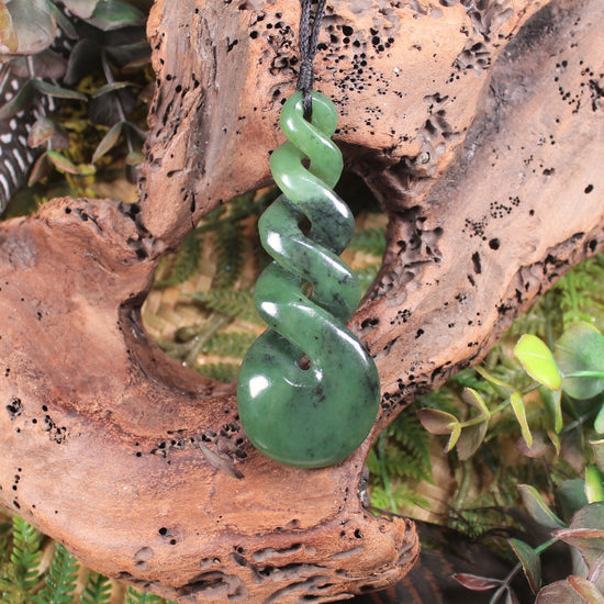 Twist or Pikorua carved from Hapopo Pounamu - NZ Greenstone