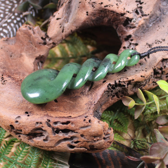 Twist or Pikorua carved from Hapopo Pounamu - NZ Greenstone