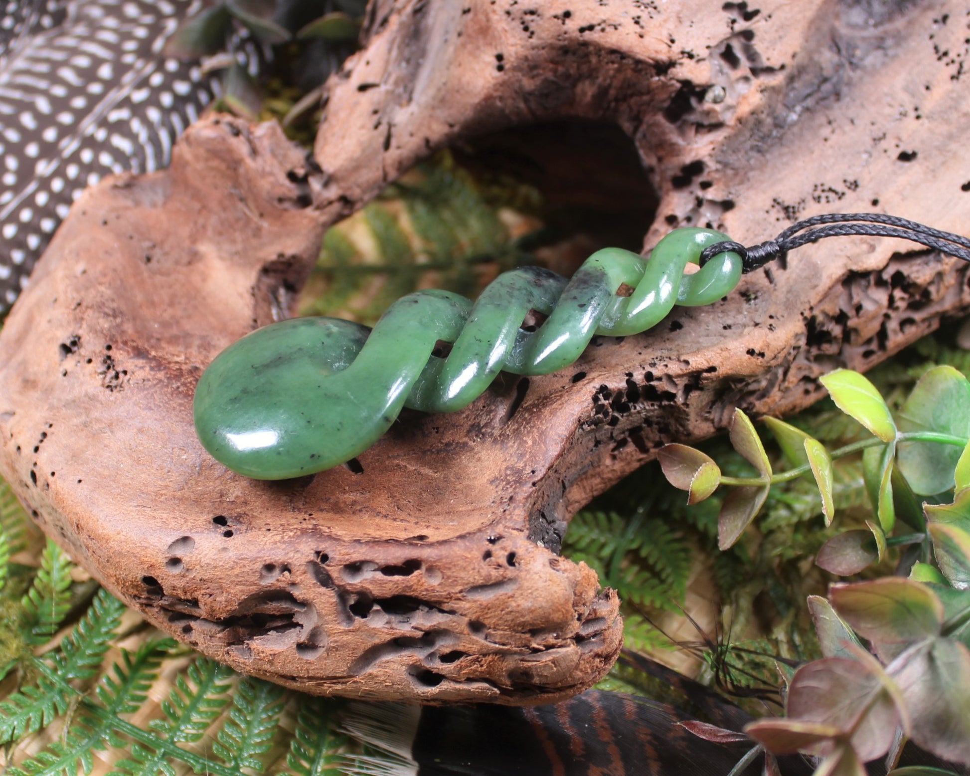 Twist or Pikorua carved from Hapopo Pounamu - NZ Greenstone