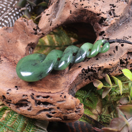 Twist or Pikorua carved from Hapopo Pounamu - NZ Greenstone