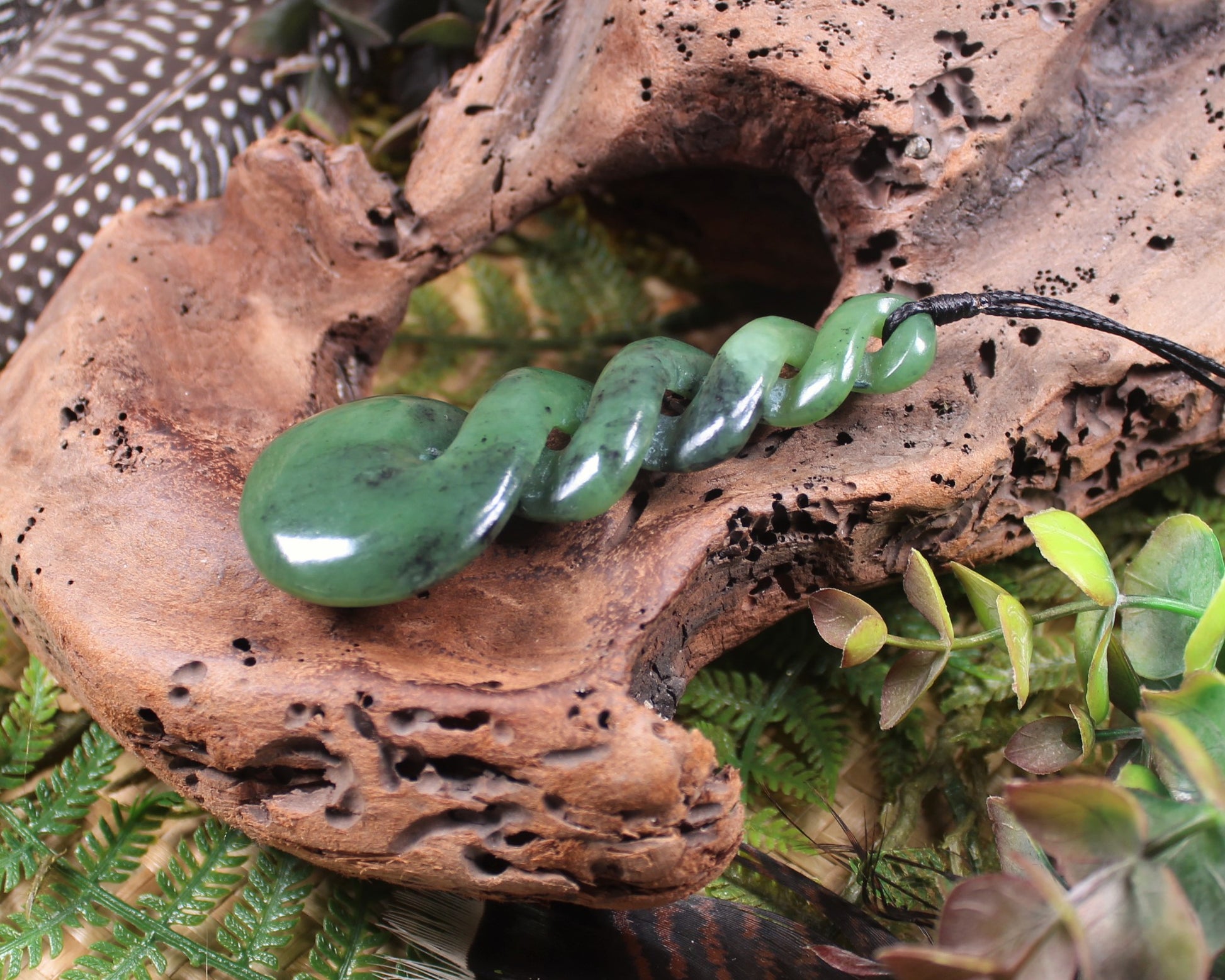 Twist or Pikorua carved from Hapopo Pounamu - NZ Greenstone