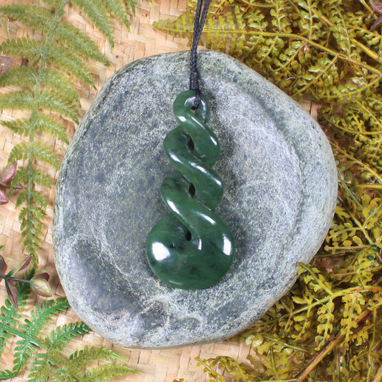 Twist or Pikorua carved from Hapopo Pounamu - NZ Greenstone