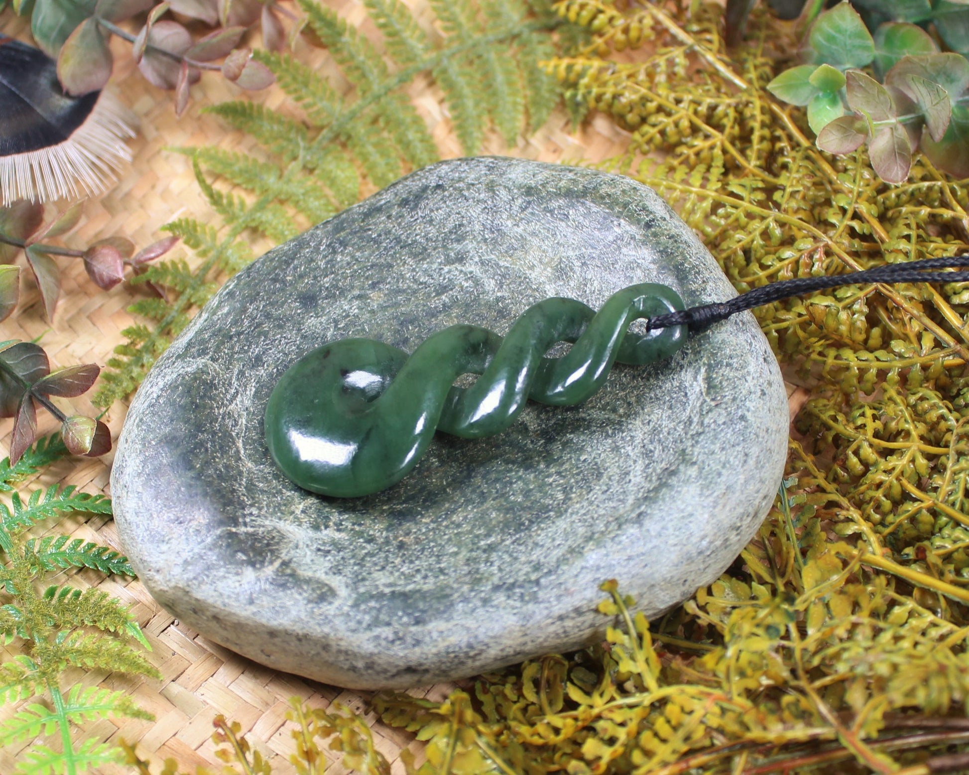 Twist or Pikorua carved from Hapopo Pounamu - NZ Greenstone