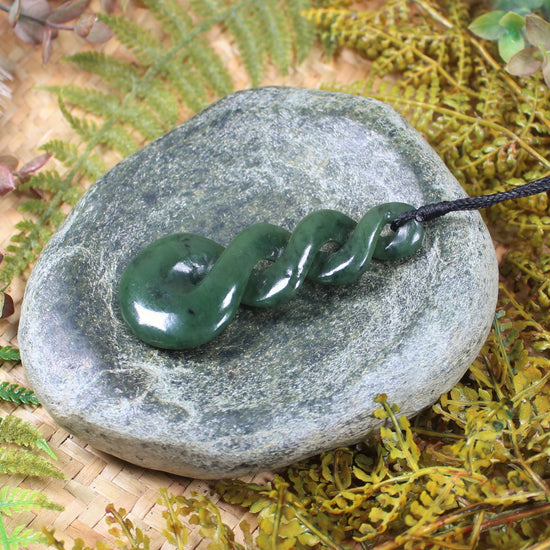 Twist or Pikorua carved from Hapopo Pounamu - NZ Greenstone